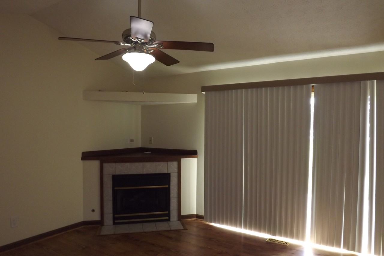 4713 Willowview Dr - Photo 3 of 26