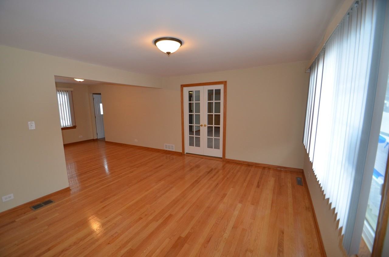 8805 W 93rd Pl - Photo 2 of 9