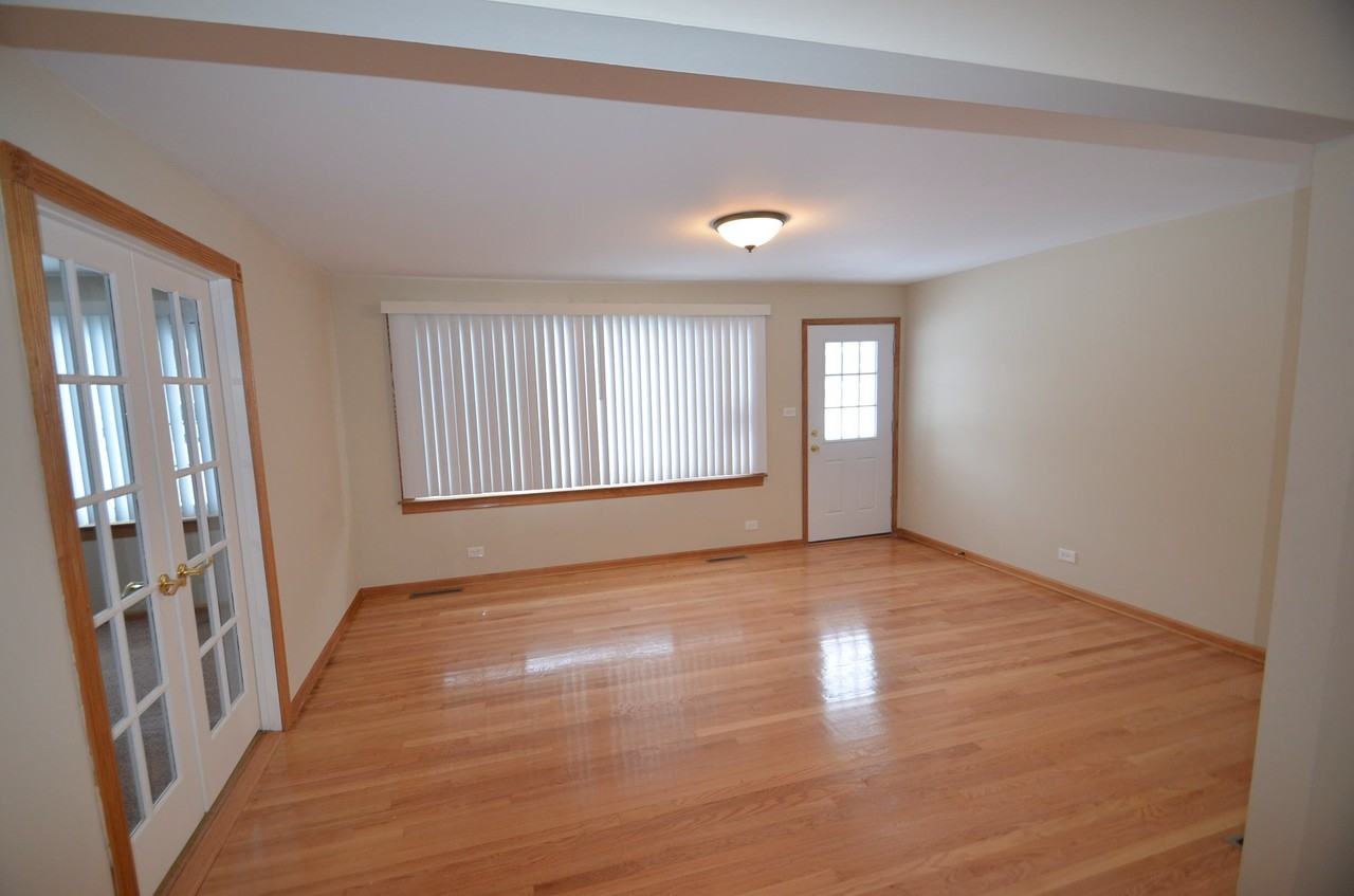 8805 W 93rd Pl - Photo 3 of 9