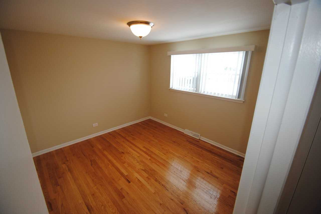 9124 Sycamore Dr - Photo 2 of 7