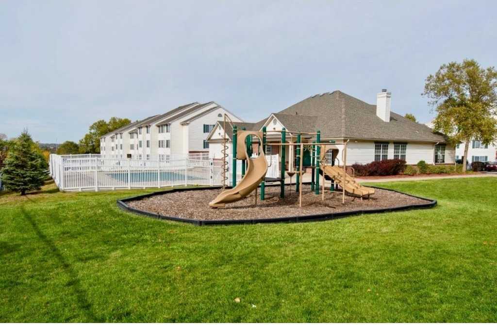 Pine Tree Apartments - Photo 3 of 19