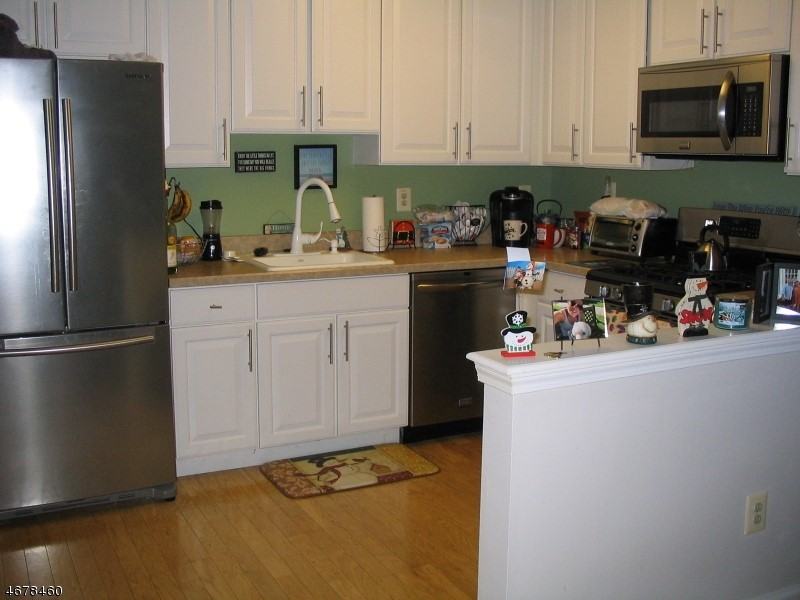 410 Cambridge Dr #410 - Photo 3 of 11