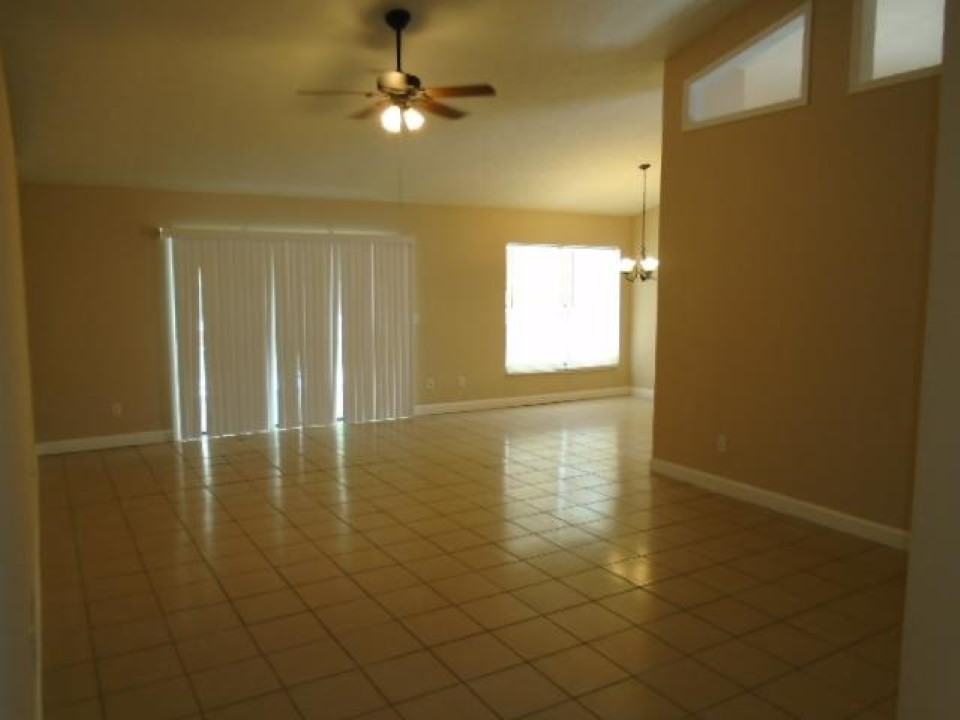 1706 Osprey Ln - Photo 2 of 6