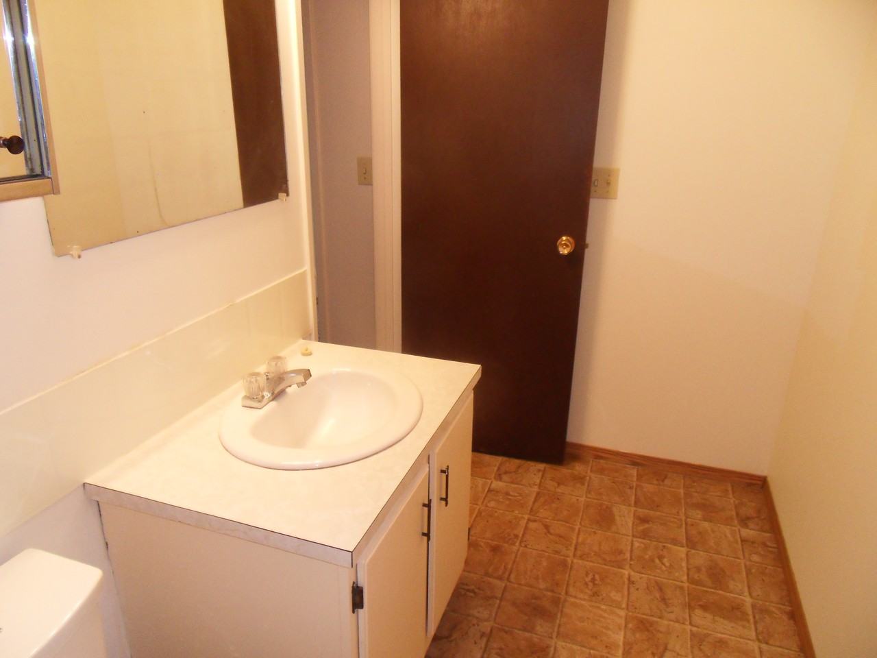 103 Greenbrook Drive East #5 - Photo 3 of 4
