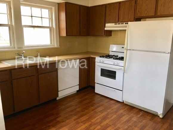 553 53rd St - Photo 3 of 13