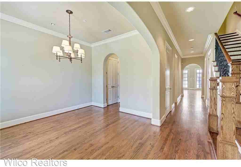 4708 Dexter Ave - Photo 2 of 23