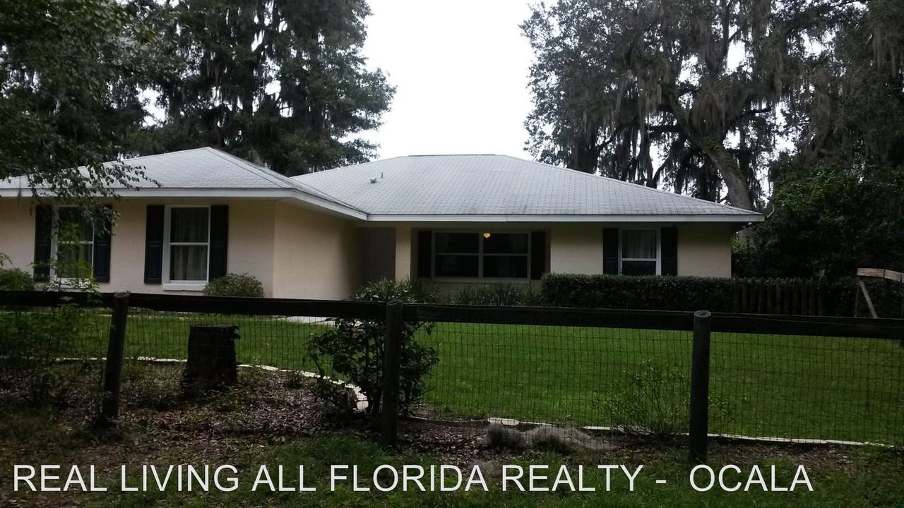 8311 NW 186th St - Photo 2 of 8