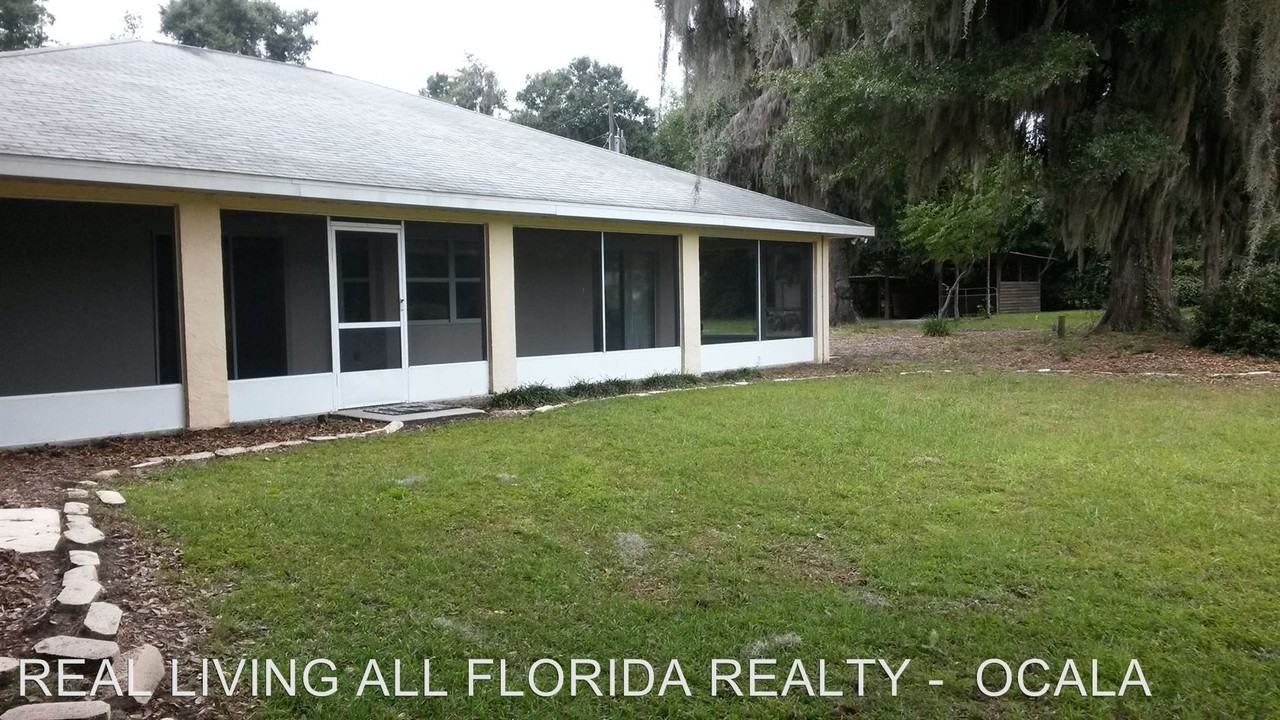 8311 NW 186th St - Photo 3 of 8