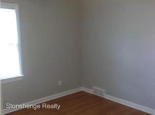 1011 Clay Ave - Photo 3 of 8
