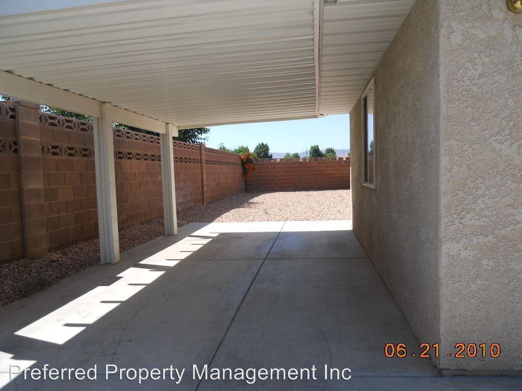 338 S Parkside Cir - Photo 3 of 18