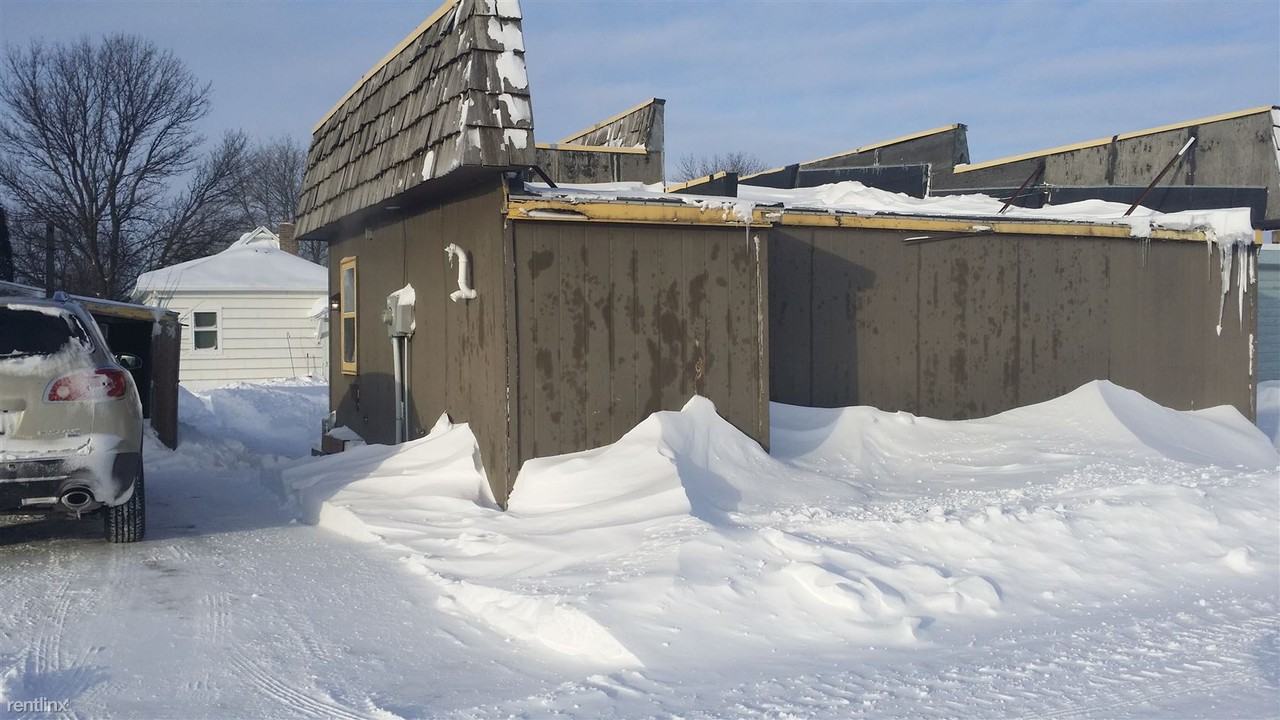 906 3rd Ave NE - Photo 2 of 20