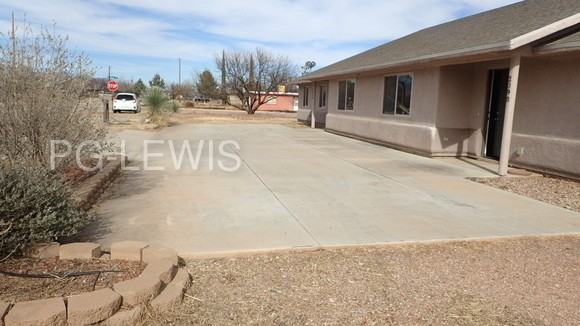 2090 N Willow Ave - Photo 2 of 29