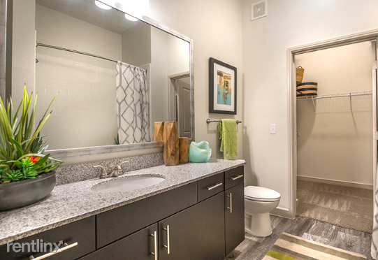 1213 W Jefferson Blvd - Photo 3 of 11