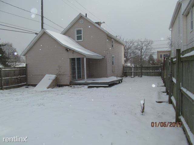 437 Milwaukee Ave NW - Photo 2 of 17