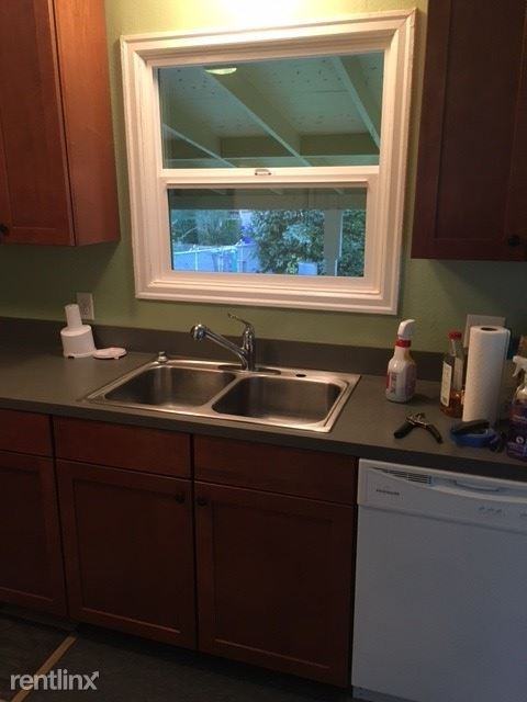 246 SE 75th Ave - Photo 3 of 6