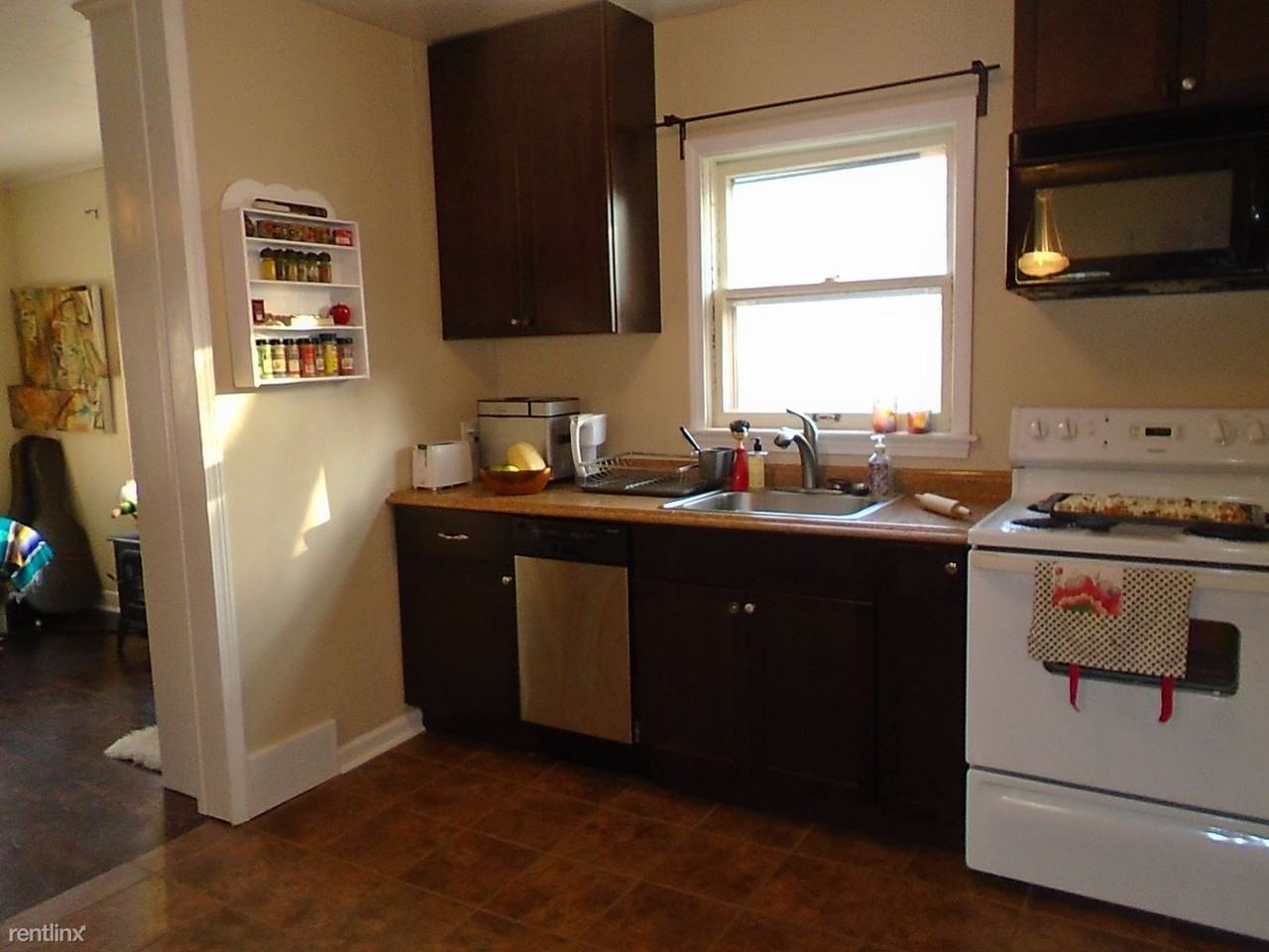 241 N Helen Ave - Photo 3 of 11