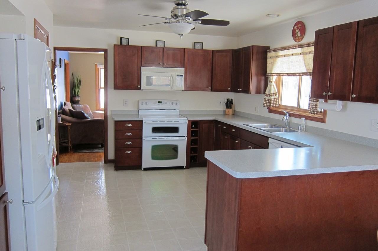 102 E Center St - Photo 2 of 5