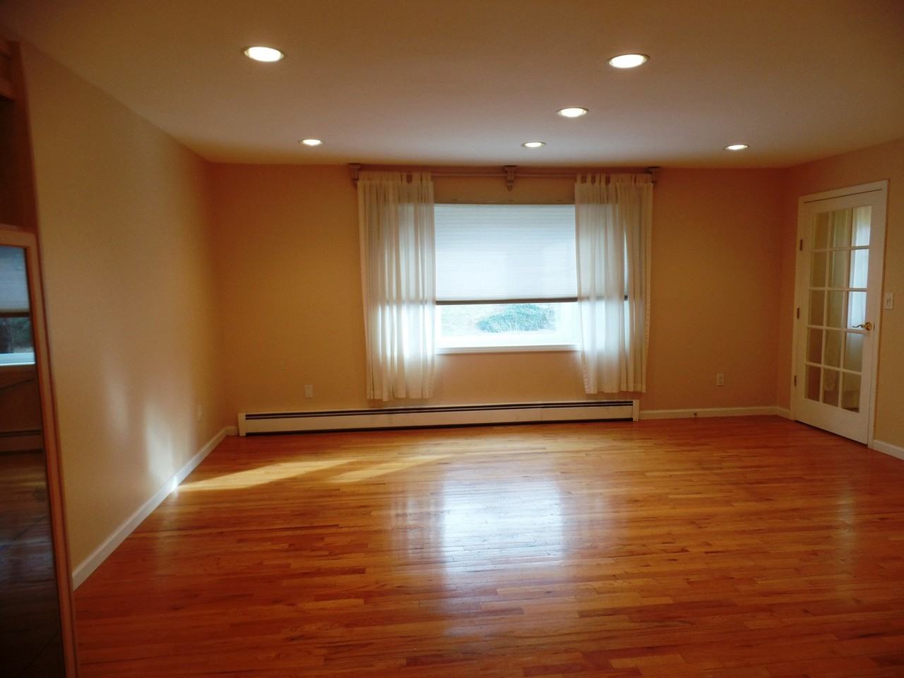 476 Wilson St - Photo 2 of 17