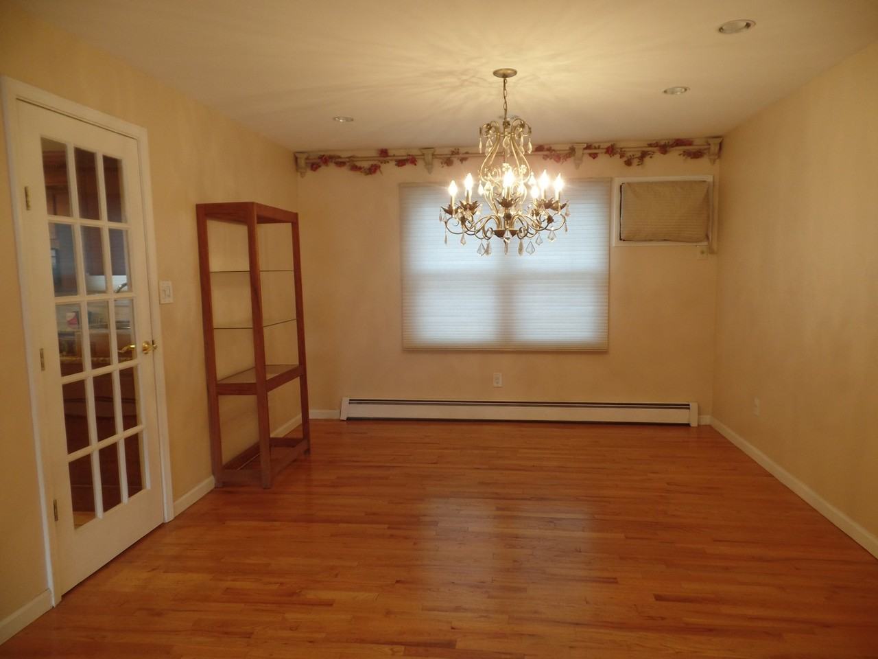476 Wilson St - Photo 3 of 17