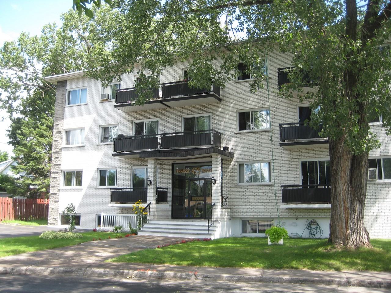 Les Terrasse Samson Apartments 425 88e Av, Laval, QC H7W 3E9 Zumper
