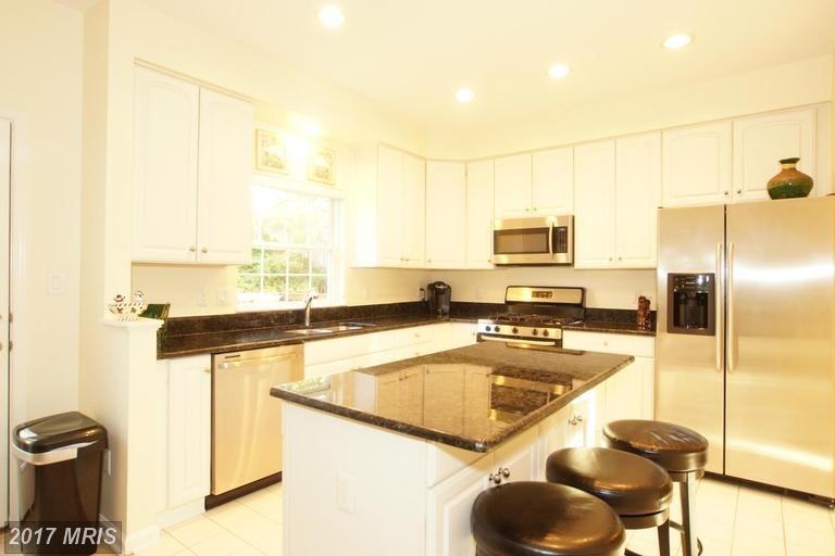 2001 N Buchanan Ct - Photo 2 of 26