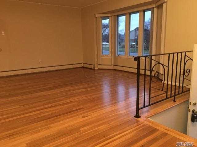 11 Gehrig St - Photo 3 of 13