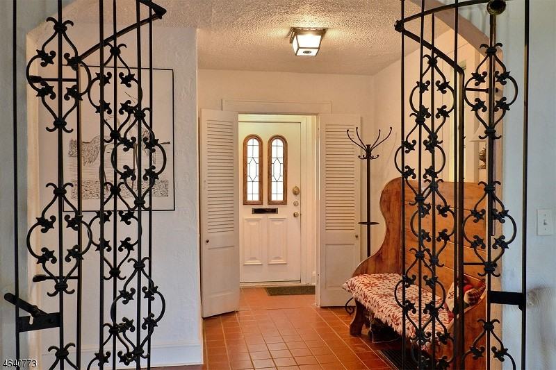 1 Ridgewood Pkwy W - Photo 3 of 17