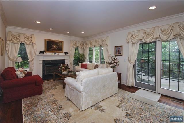 271 Hampshire Ridge - Photo 3 of 24