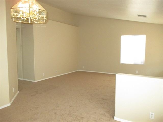 10326 W Windsor Blvd - Photo 2 of 10