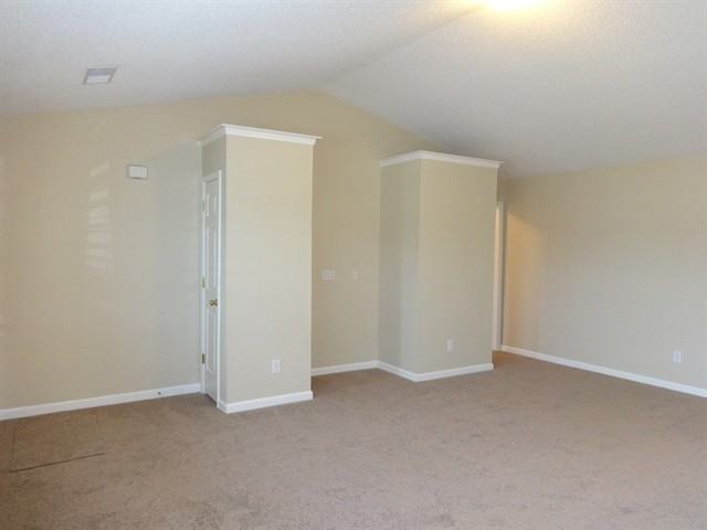 306 Oakpointe Dr - Photo 3 of 14