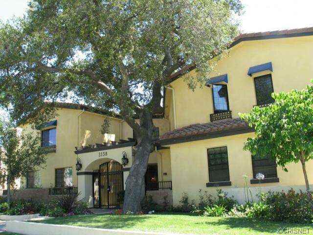 3138 Montrose Ave - Photo 2 of 9