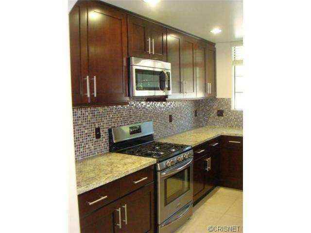 3138 Montrose Ave - Photo 3 of 9