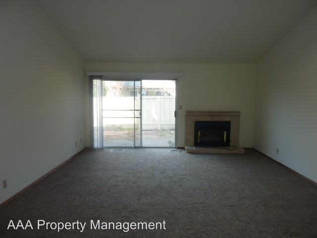 588 Europa Ct - Photo 2 of 18