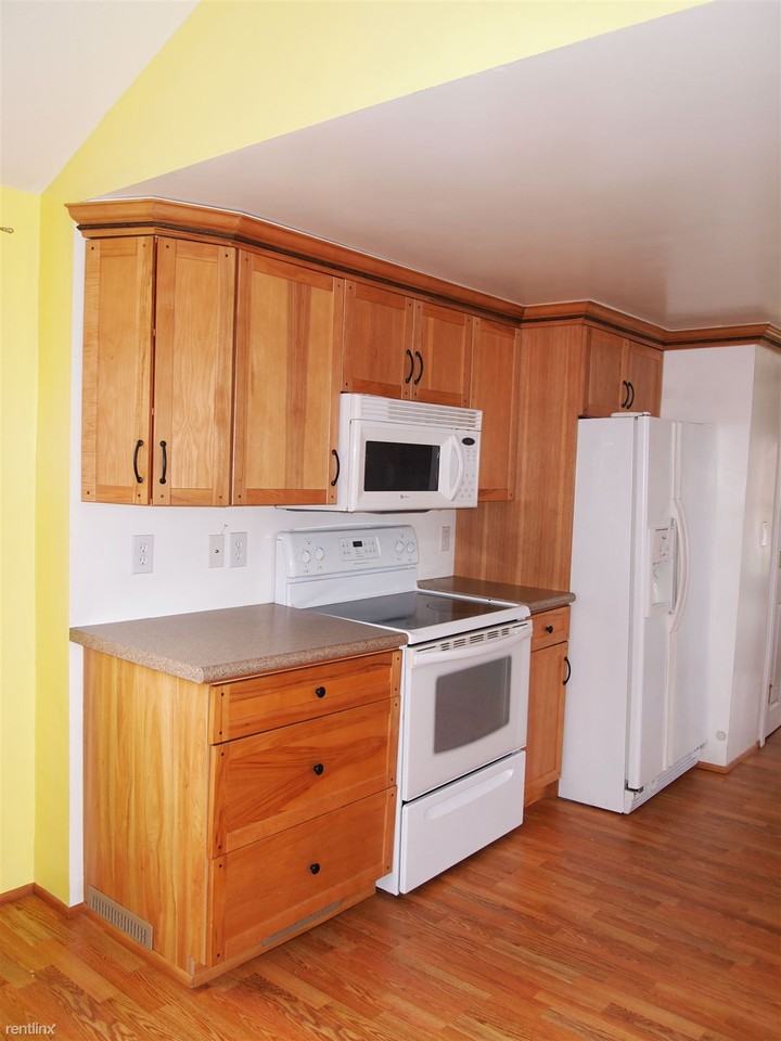 2000-2448 Spruce Dr - Photo 2 of 10