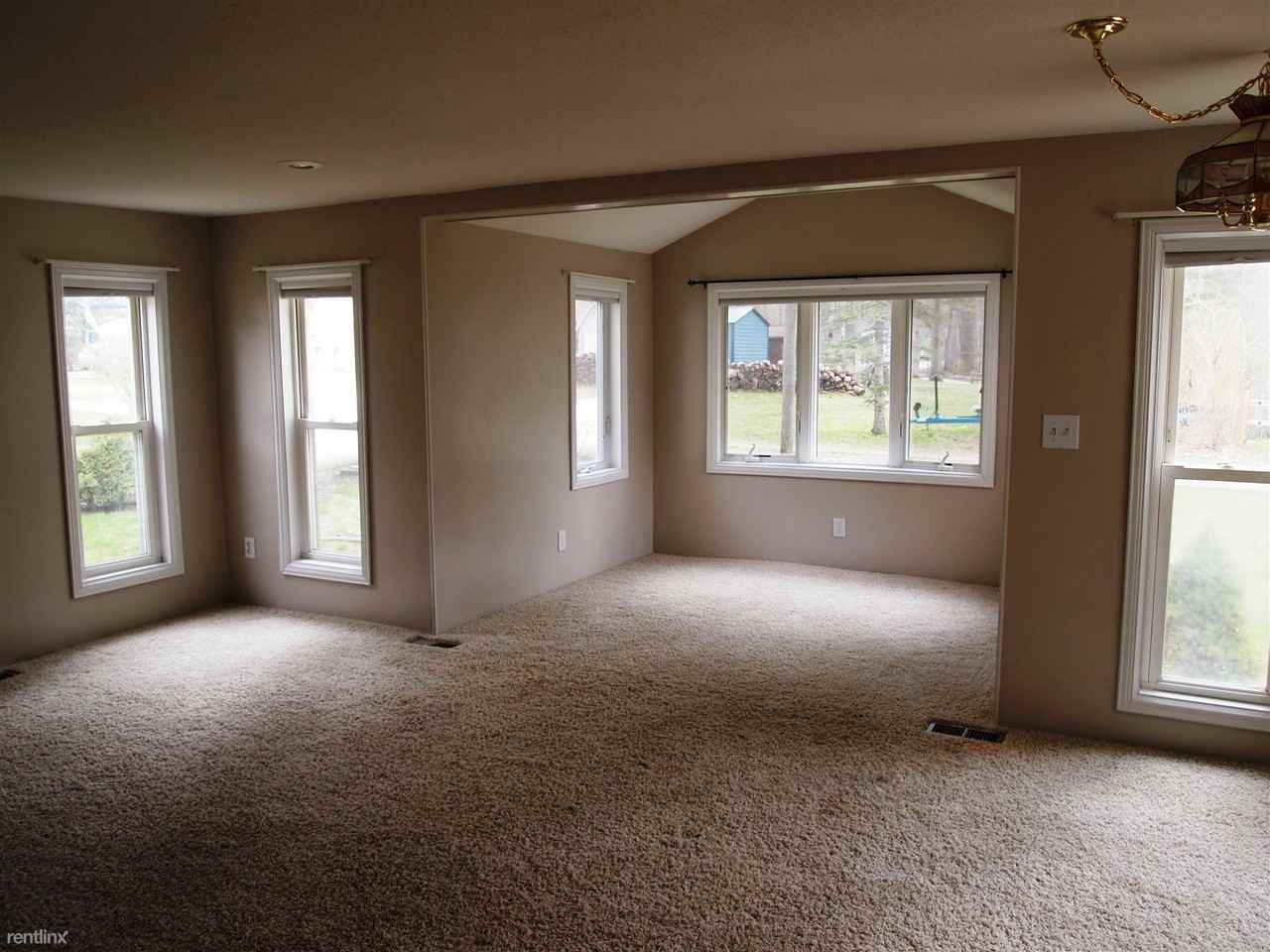 2000-2448 Spruce Dr - Photo 3 of 10