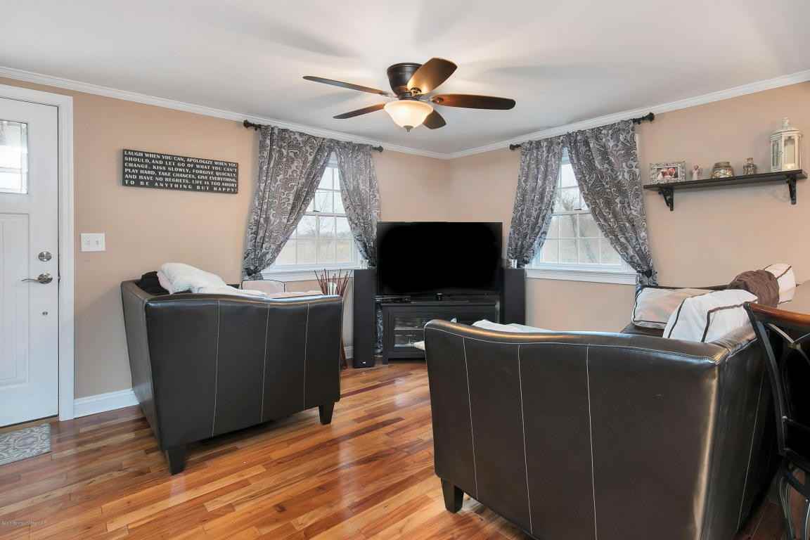 54 Collins Ave - Photo 3 of 19