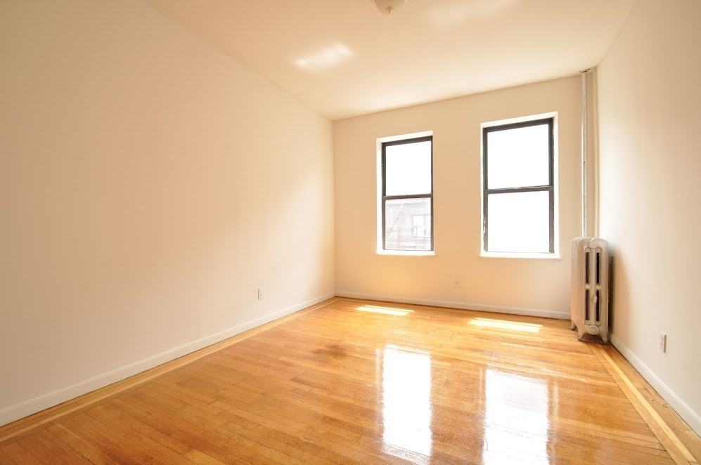 223 E 202nd St #2A - Photo 3 of 5