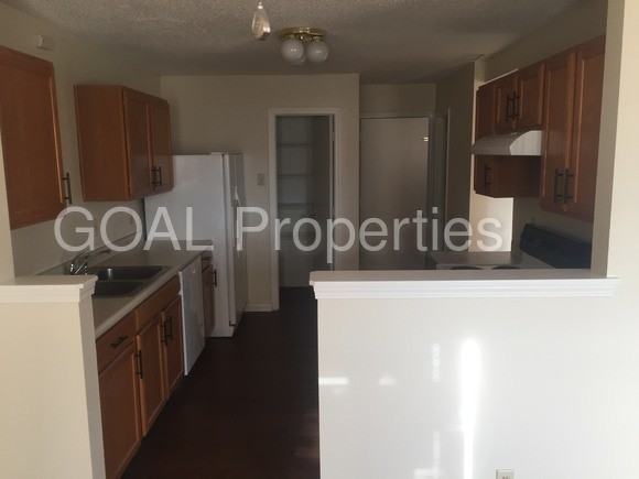 4550 Redcliff S Ln - Photo 3 of 21