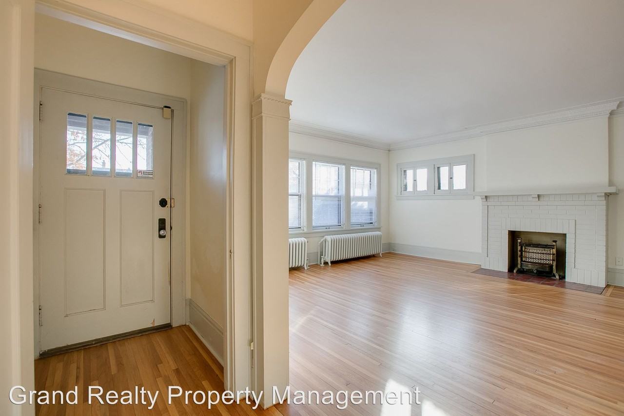 151 Lexington Pkwy S - Photo 2 of 29