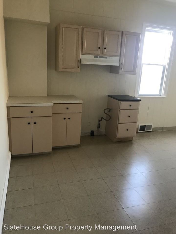 110 S Wyomissing Ave - Photo 2 of 8