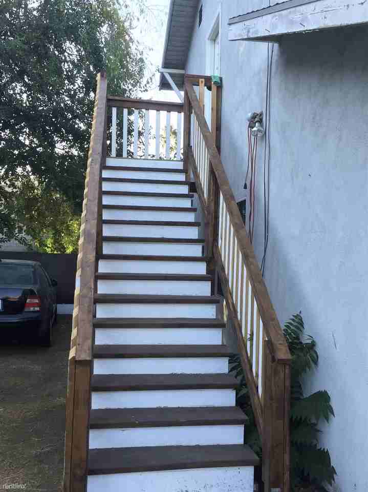 815 Lincoln Ave - Photo 3 of 13