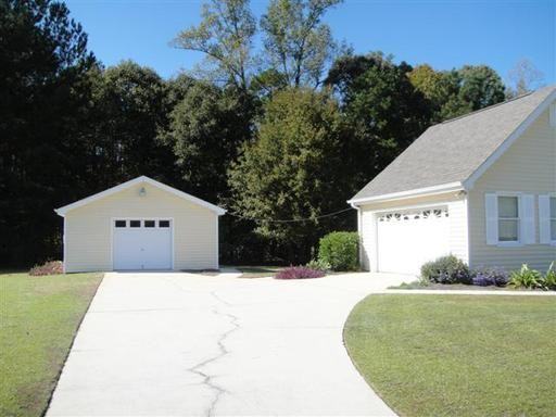 145 Manor Cir - Photo 2 of 10