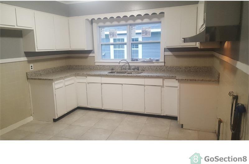 2415 Columbus Ave - Photo 2 of 4