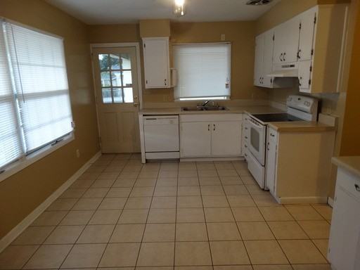 5508 E Shore Dr - Photo 3 of 13