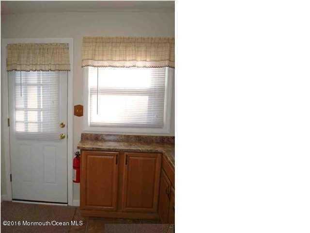 512 Main St - Photo 2 of 7