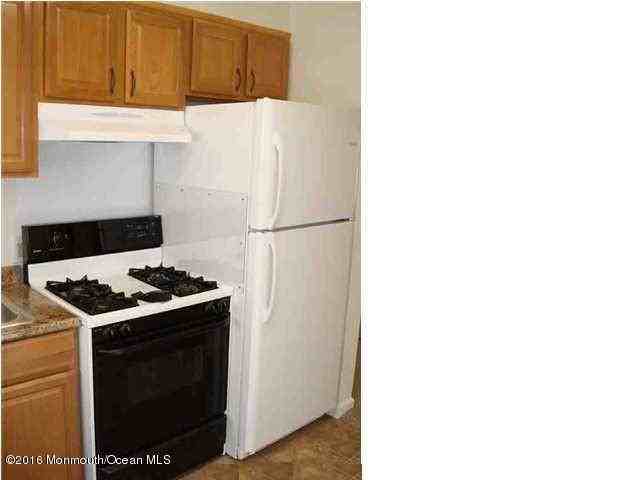 512 Main St - Photo 3 of 7