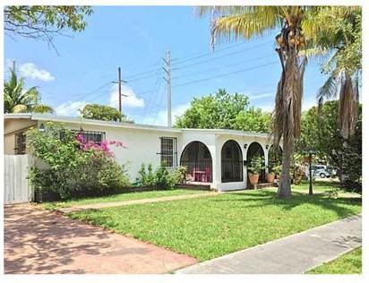 1395 NE 134th St - Photo 2 of 6