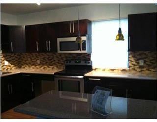 1395 NE 134th St - Photo 3 of 6