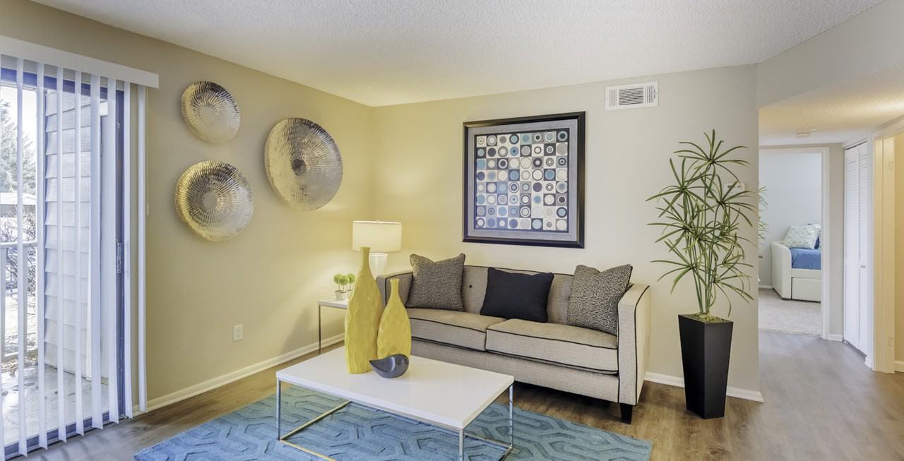 932 S Helena Way - Photo 2 of 10