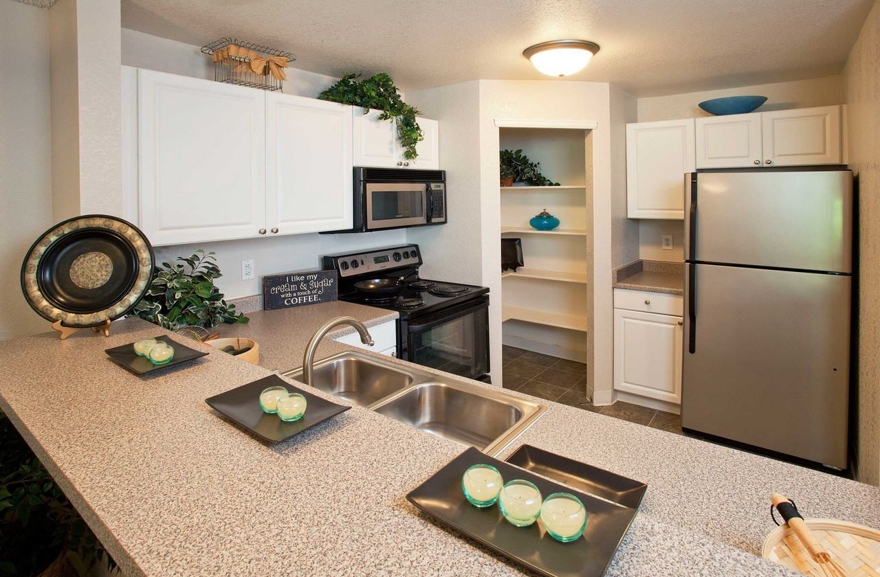 9057 E Mississippi Ave - Photo 3 of 7